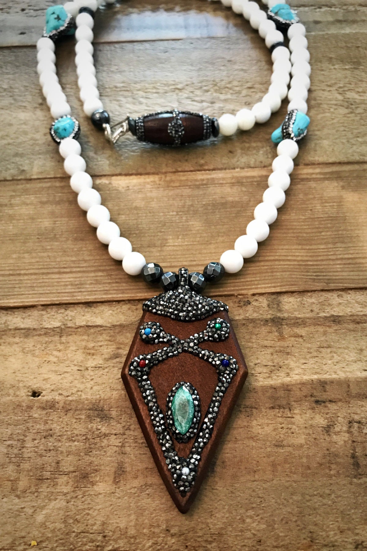 Scenic Woods n’ Turquoise NeckGarland